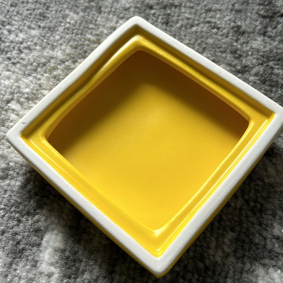NEW J. Crew Yellow Ceramic Box - Picture 7 of 15